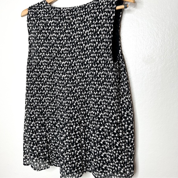 Pleione Nordstrom Pleated Floral Print Sleeveless Blouse Black White‎ Small S - Picture 7 of 8